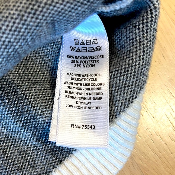 Sweater in Cream and Gray - Picture 5 of 6